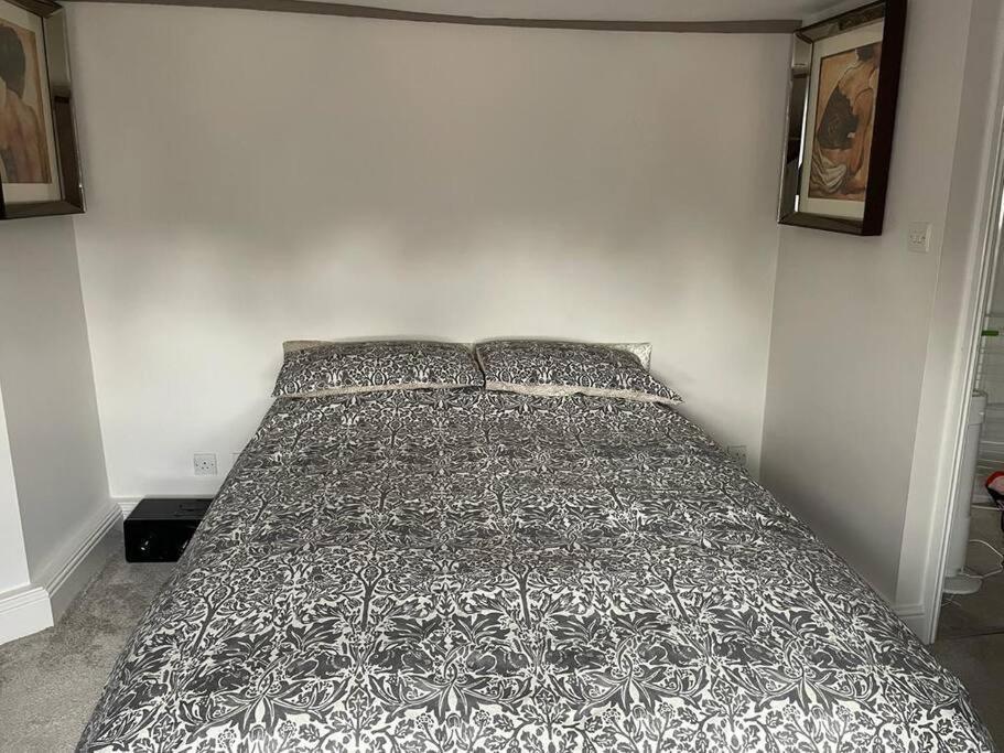 Beautiful 1600'S Loft Apartment. Ware Luaran gambar