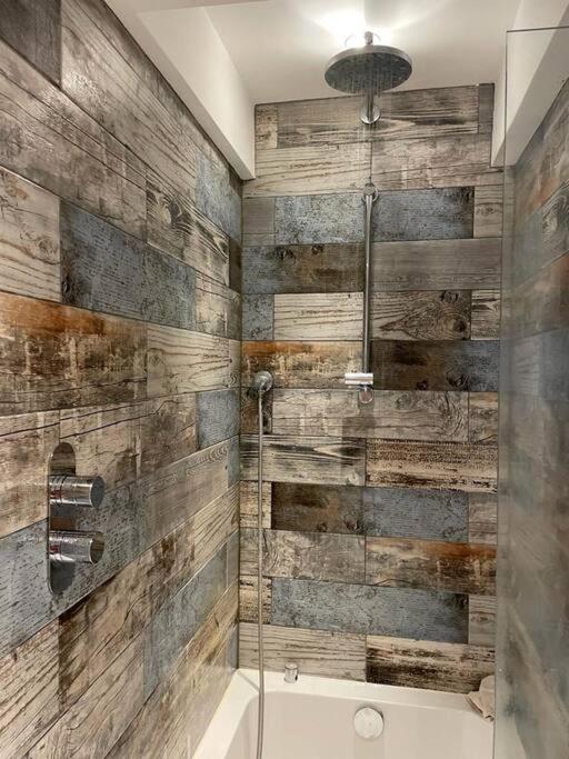 Beautiful 1600'S Loft Apartment. Ware Luaran gambar